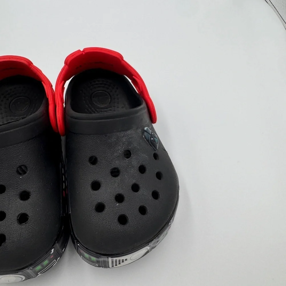 Star Wars Crocs Toddler Size 7 Boys Girls Kids Darth Vader Water Shoes Slippers